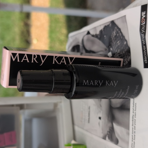 Mary Kay Makeup Setting Finishing Spray by Skindinavia *3/$30* - Picture 3 of 4